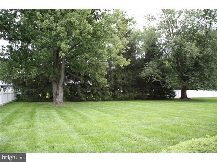 48 Tulip Road Holland, PA 18966 - Photo 14 of 16 Exterior Back