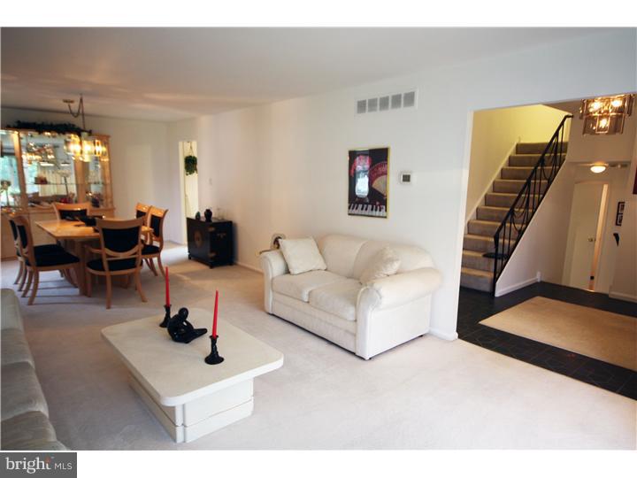 48 Tulip Road Holland, PA 18966 - Photo 5 of 16 Living Room