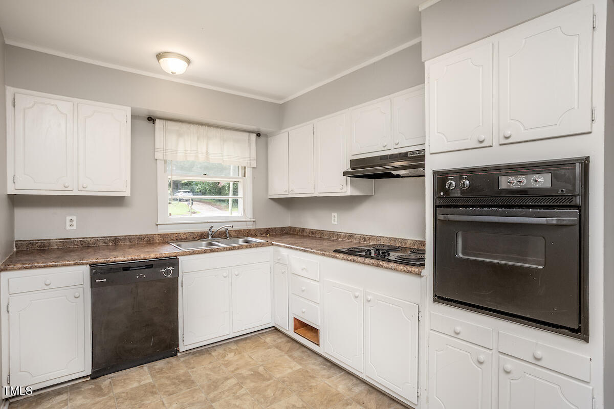 4912 Auburn Road Raleigh, NC 27609 - Photo 2 of 23 a kitchen with granite countertop white cabinets and appliances
