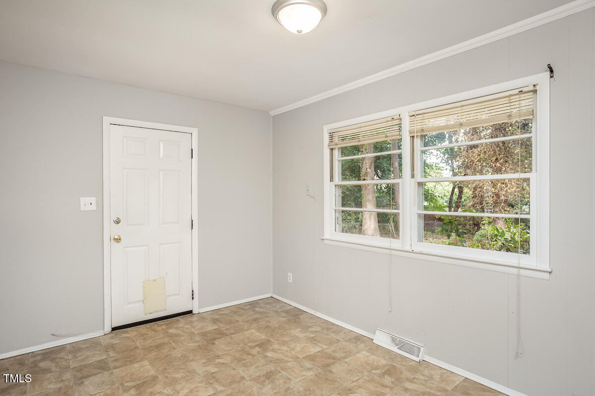 4912 Auburn Road Raleigh, NC 27609 - Photo 7 of 23