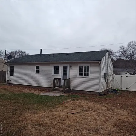 a view of a house with a backyard