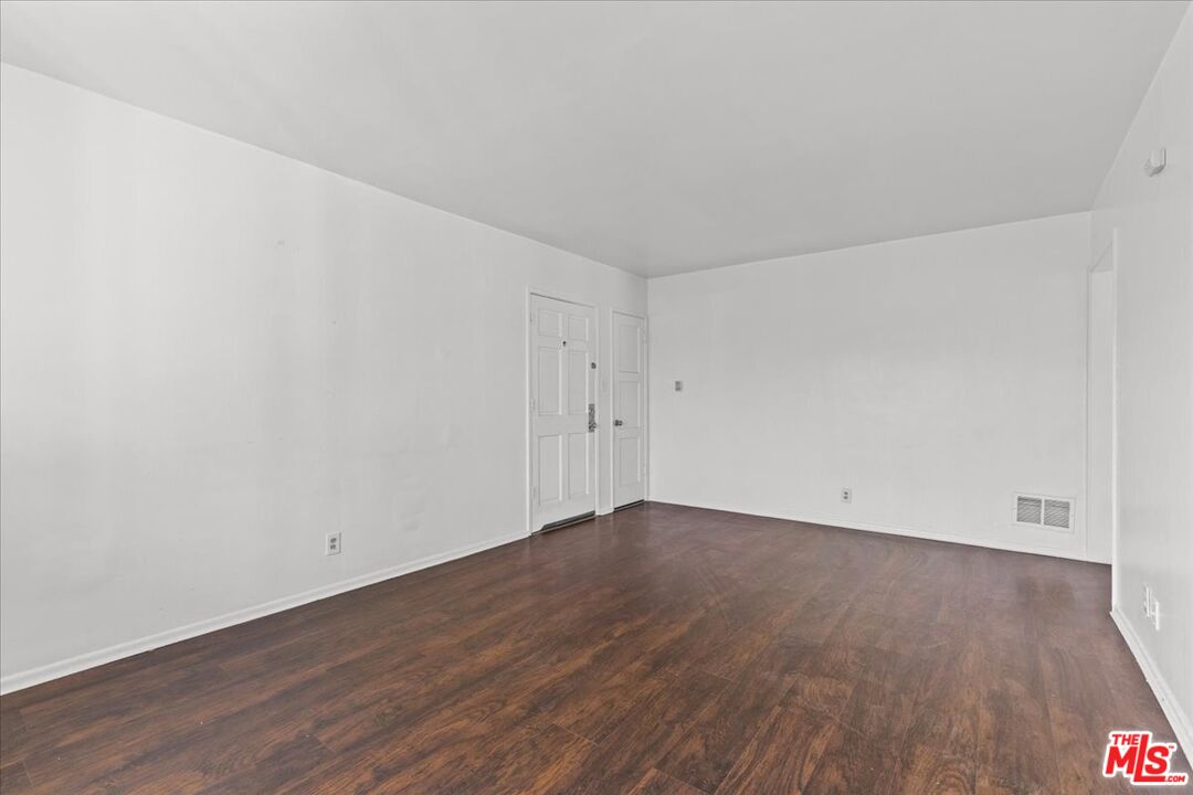 4045 Abourne Road, Unit D Los Angeles, CA 90008 - Photo 12 of 17 a view of an empty room with wooden floor