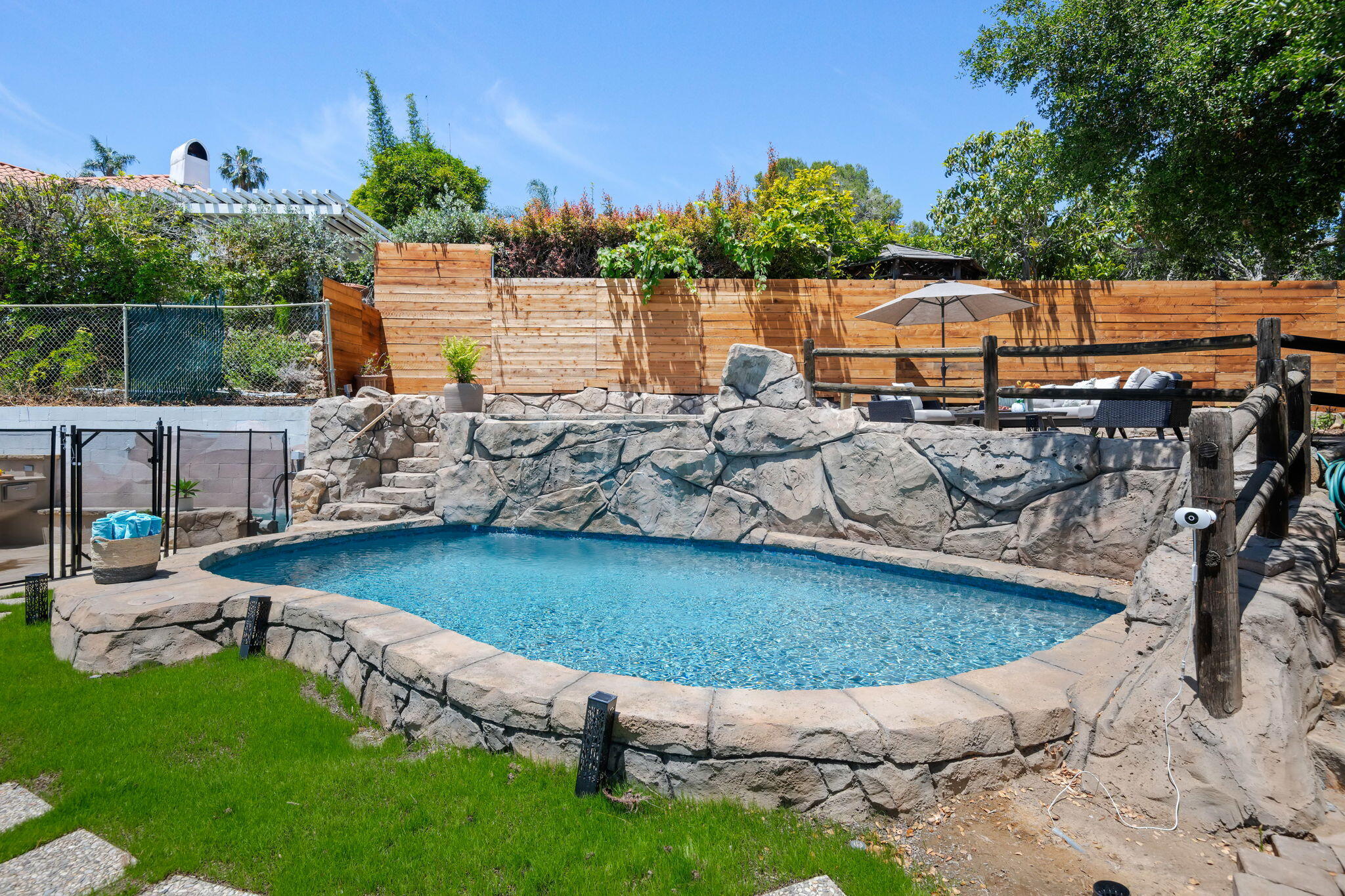964 Garcia Road Santa Barbara, CA 93103 - Photo 3 of 48 09 - Swimming Pool