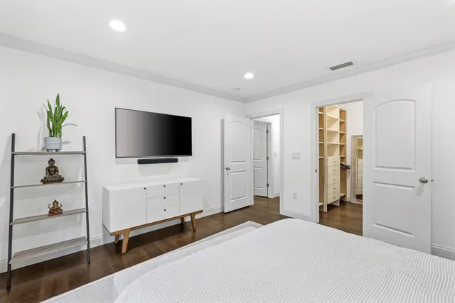 an aerial view of a house with outdoor space and lake view