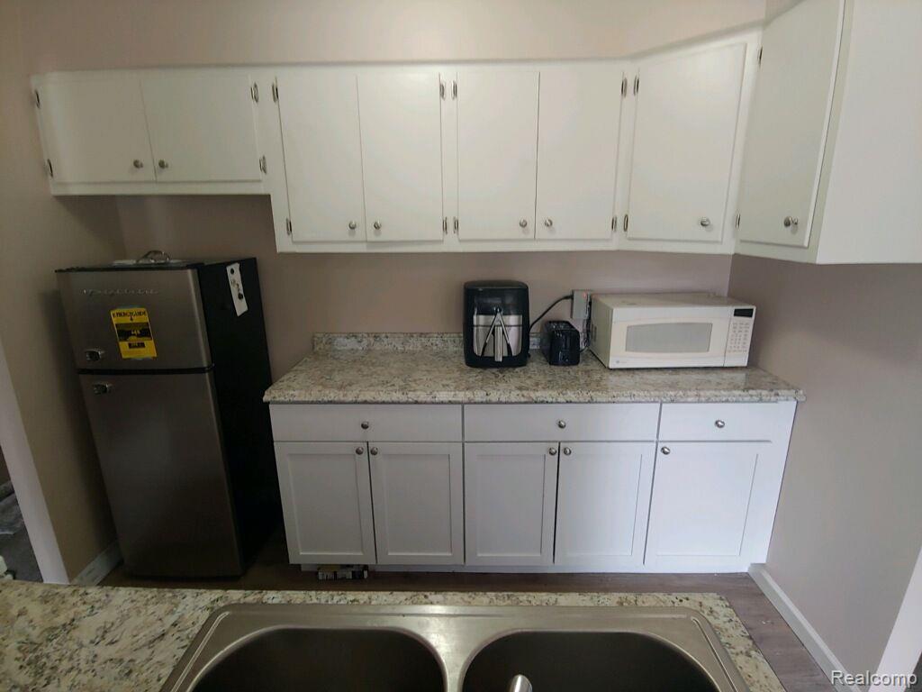2896 James Road Auburn Hills, MI 48326 - Photo 17 of 22