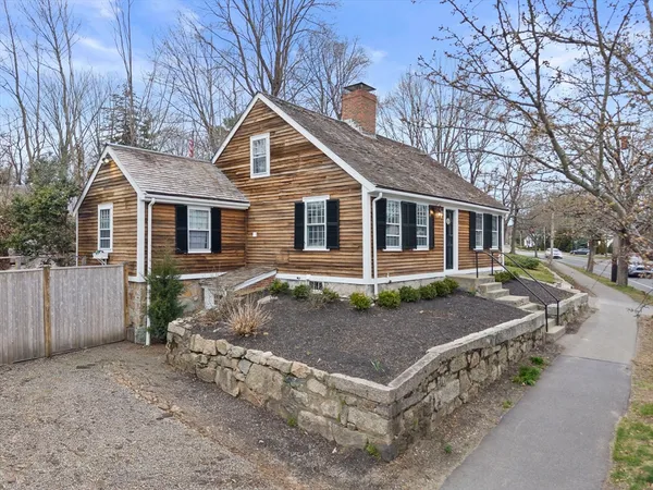 $965,000 | 605 Main Street, Hingham, MA 02043