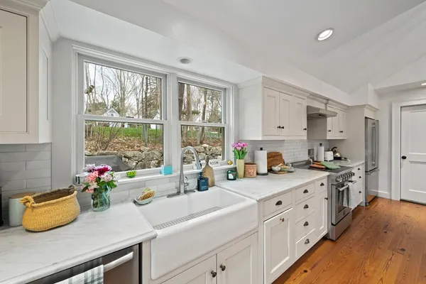$965,000 | 605 Main Street, Hingham, MA 02043