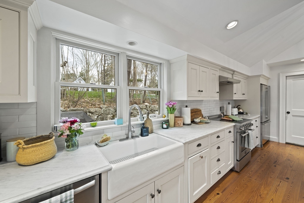 605 Main Street Hingham, MA 02043 - Photo 8 of 33