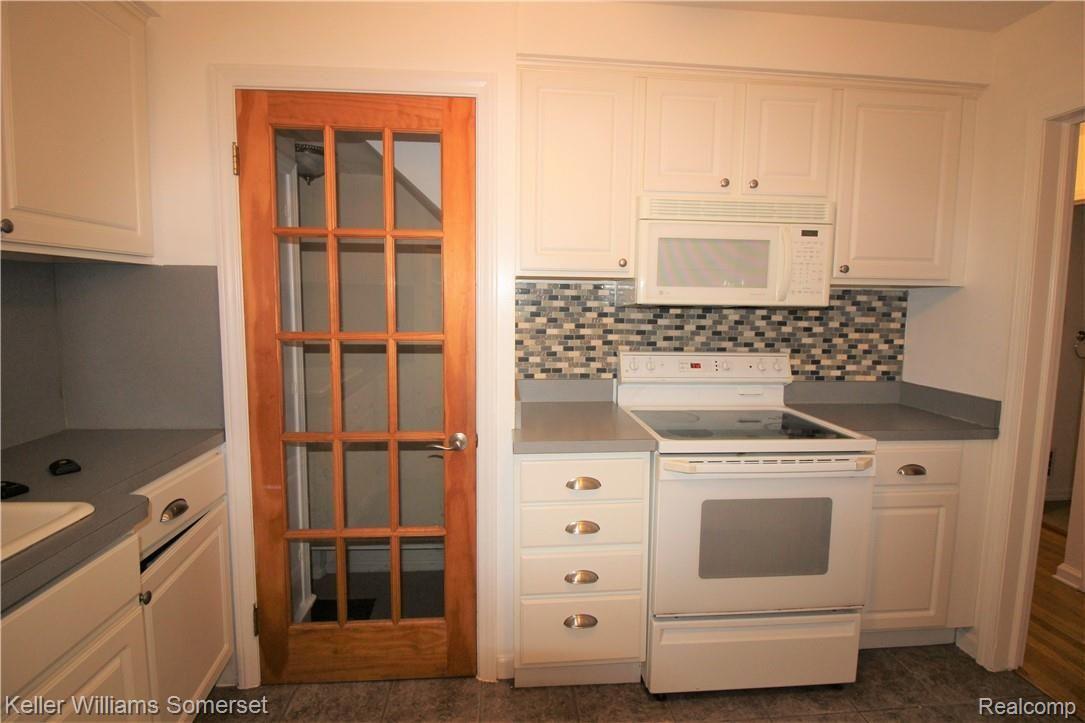 1574 Princeton Road Berkley, MI 48072 - Photo 18 of 27 IMG_0074.JPG