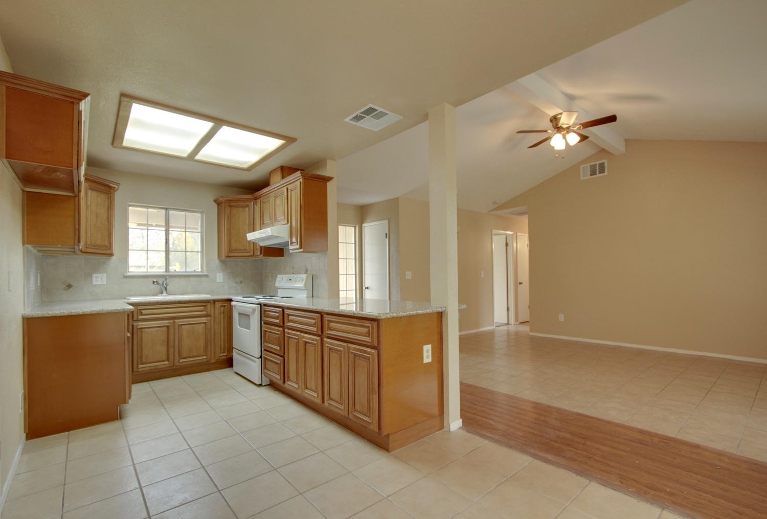 17808 Rodeo Drive Madera, CA 93638 - Photo 3 of 10 Gallery Image 3
