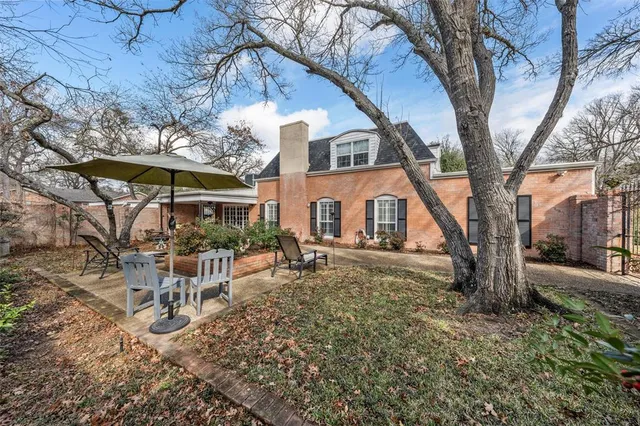 a view of house with a outdoor space
