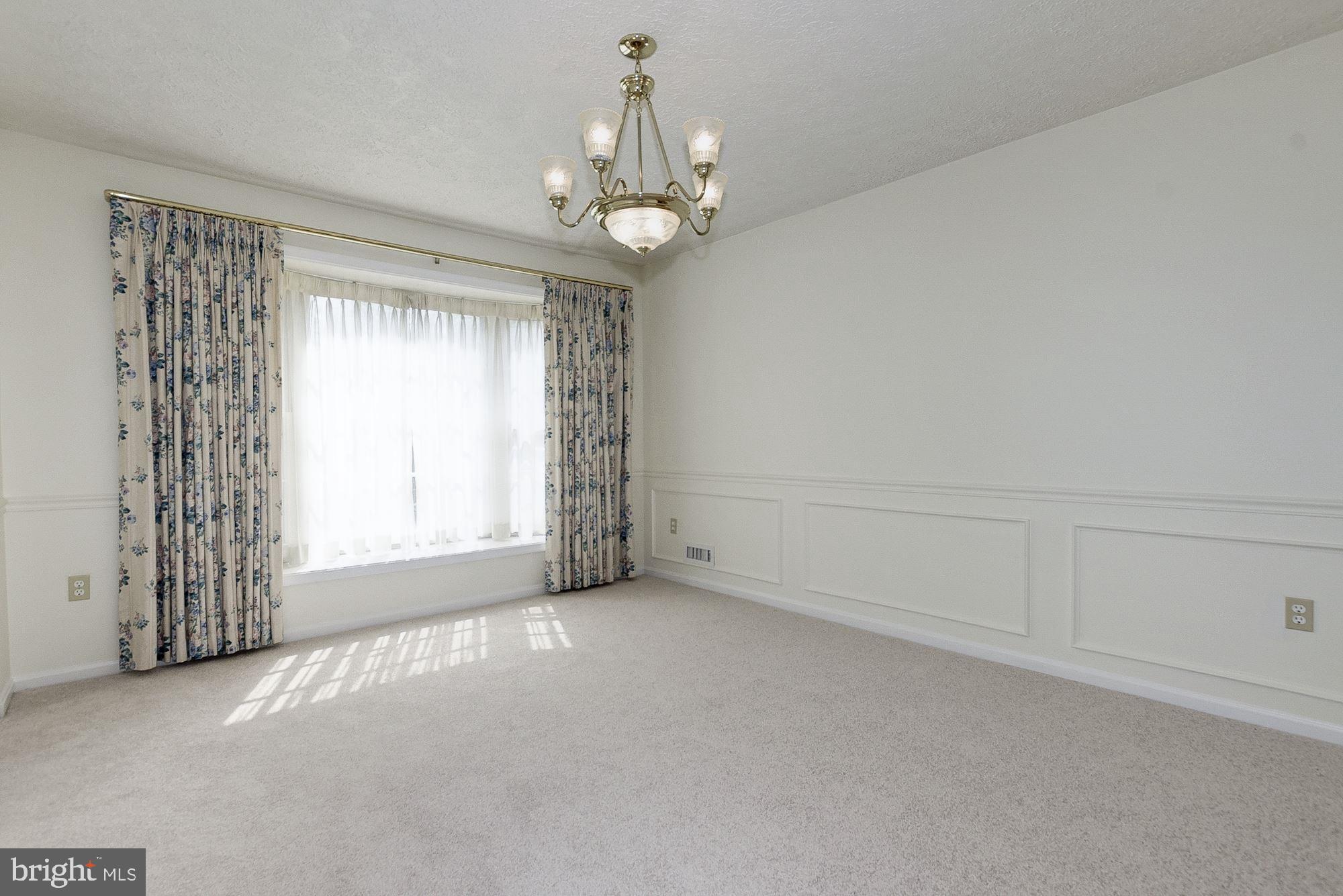 2101 Falling Creek Road Silver Spring, MD 20904 - Photo 19 of 53 Dining room with bay window