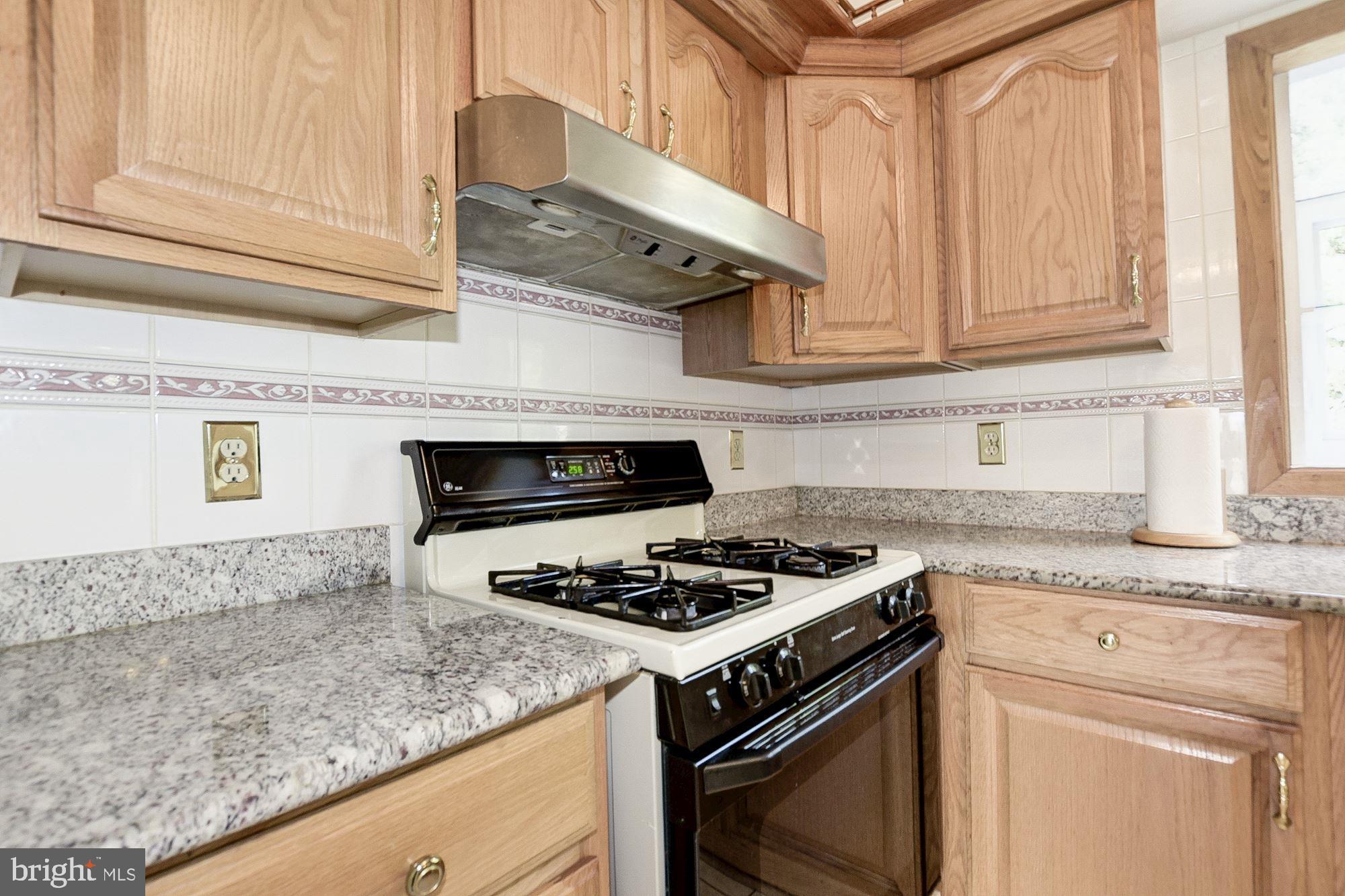 2101 Falling Creek Road Silver Spring, MD 20904 - Photo 22 of 53 Updated kitchen
