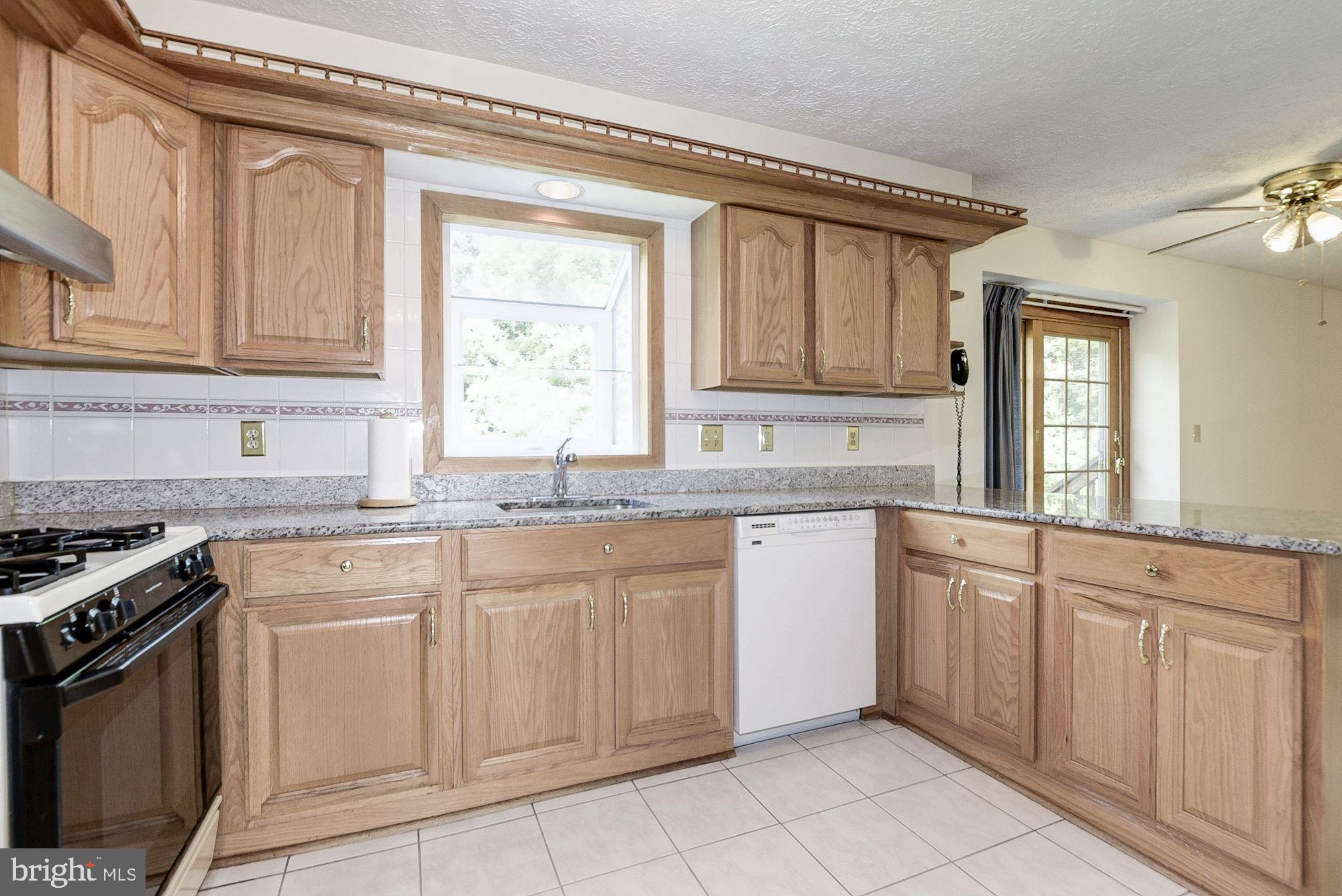 2101 Falling Creek Road Silver Spring, MD 20904 - Photo 25 of 53 Kitchen with ample counter space