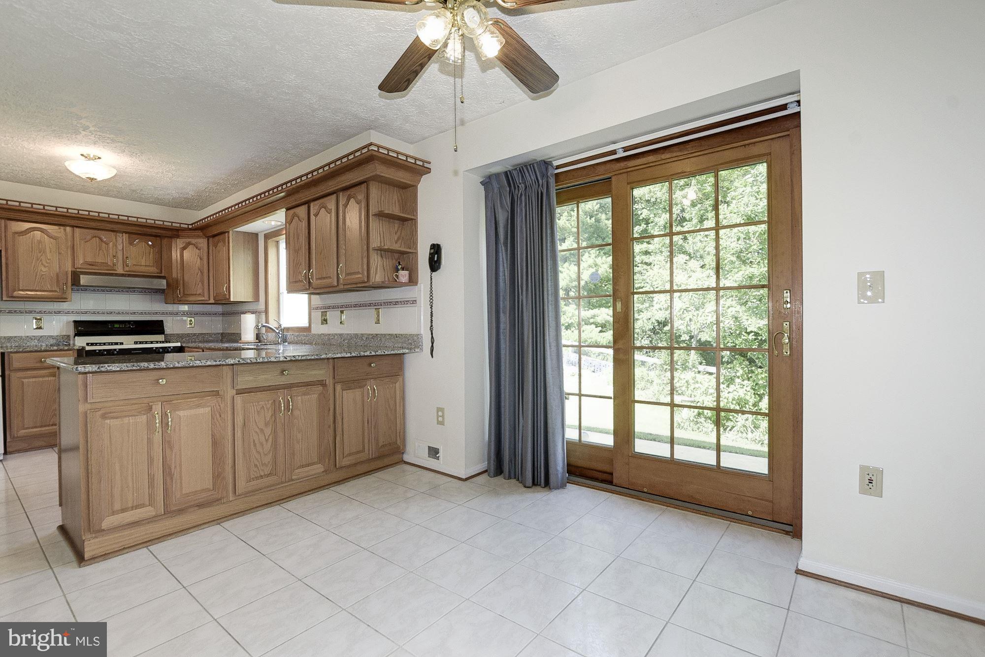 2101 Falling Creek Road Silver Spring, MD 20904 - Photo 26 of 53 Eating area with slider to patio