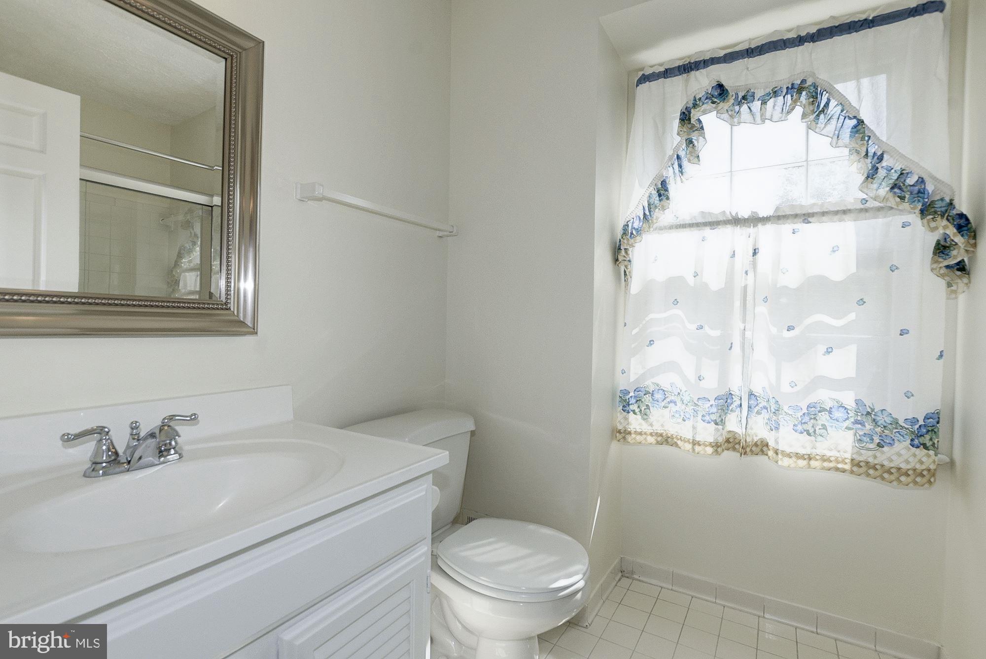 2101 Falling Creek Road Silver Spring, MD 20904 - Photo 38 of 53 Master bath with tub