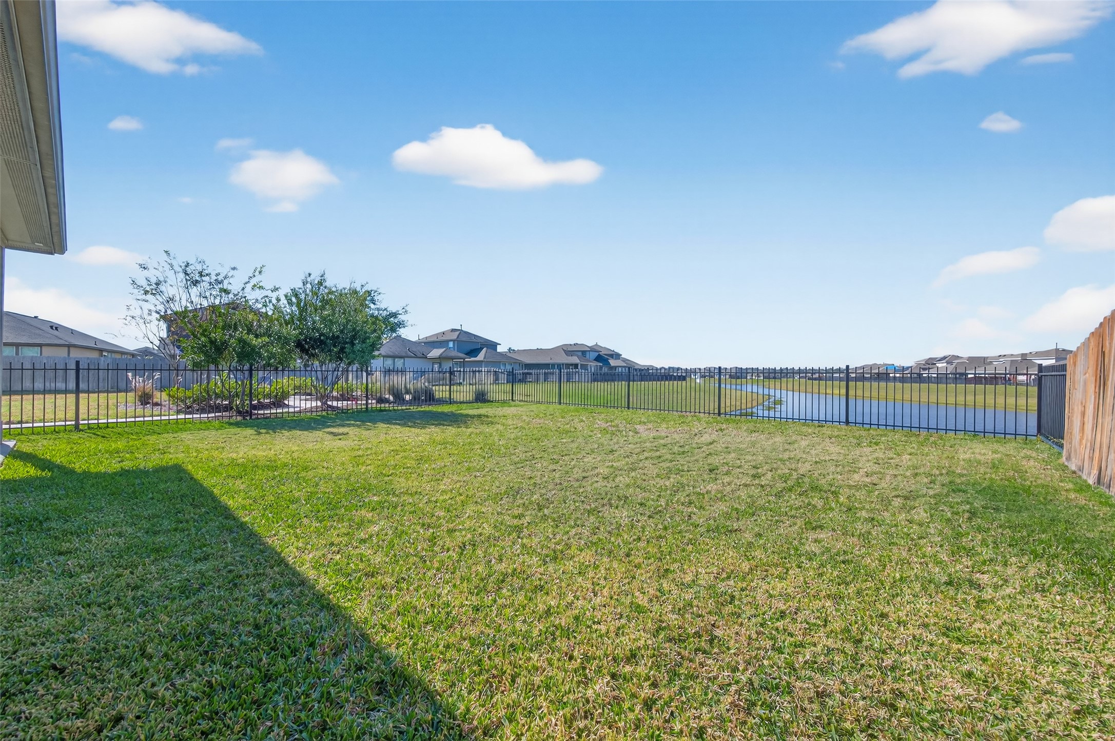 14432 Sugar Pines Drive Conroe, TX 77302 - Photo 2 of 26