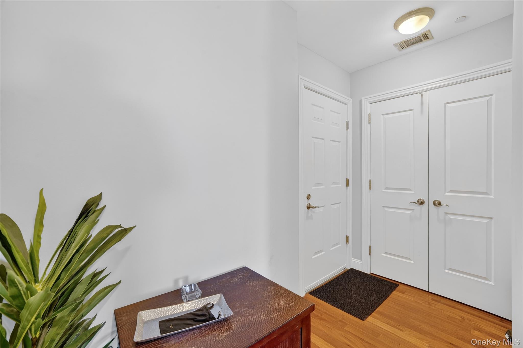 543 Main Street, Unit 502 New Rochelle, NY 10801 - Photo 5 of 31 Entry foyer of Unit 502.