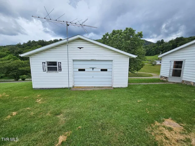 $130,000 | 220 Gillispie Road, Pounding Mill, VA 24637