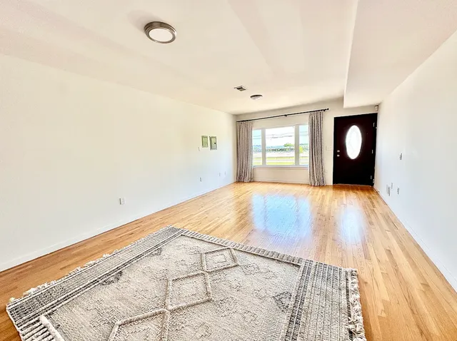 $4,000 | 481 Father Capodanno Boulevard, Unit N | South Beach