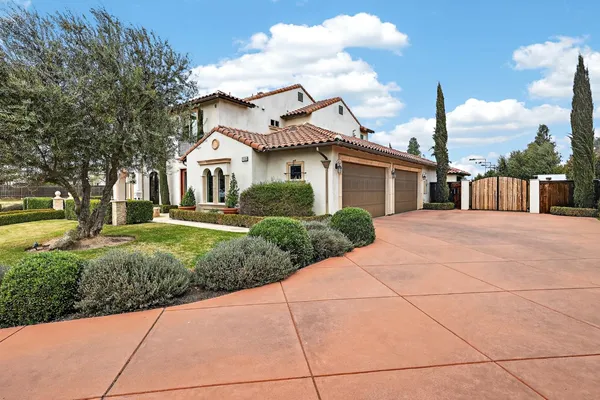$1,852,700 | 2564 East Sarazen Avenue, Fresno, CA 93730
