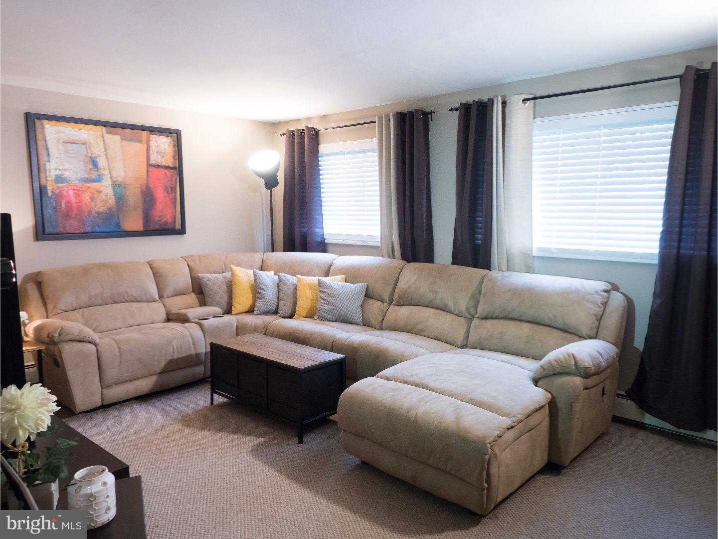 836 Cricket Road Secane, PA 19018 - Photo 3 of 25 Family Room