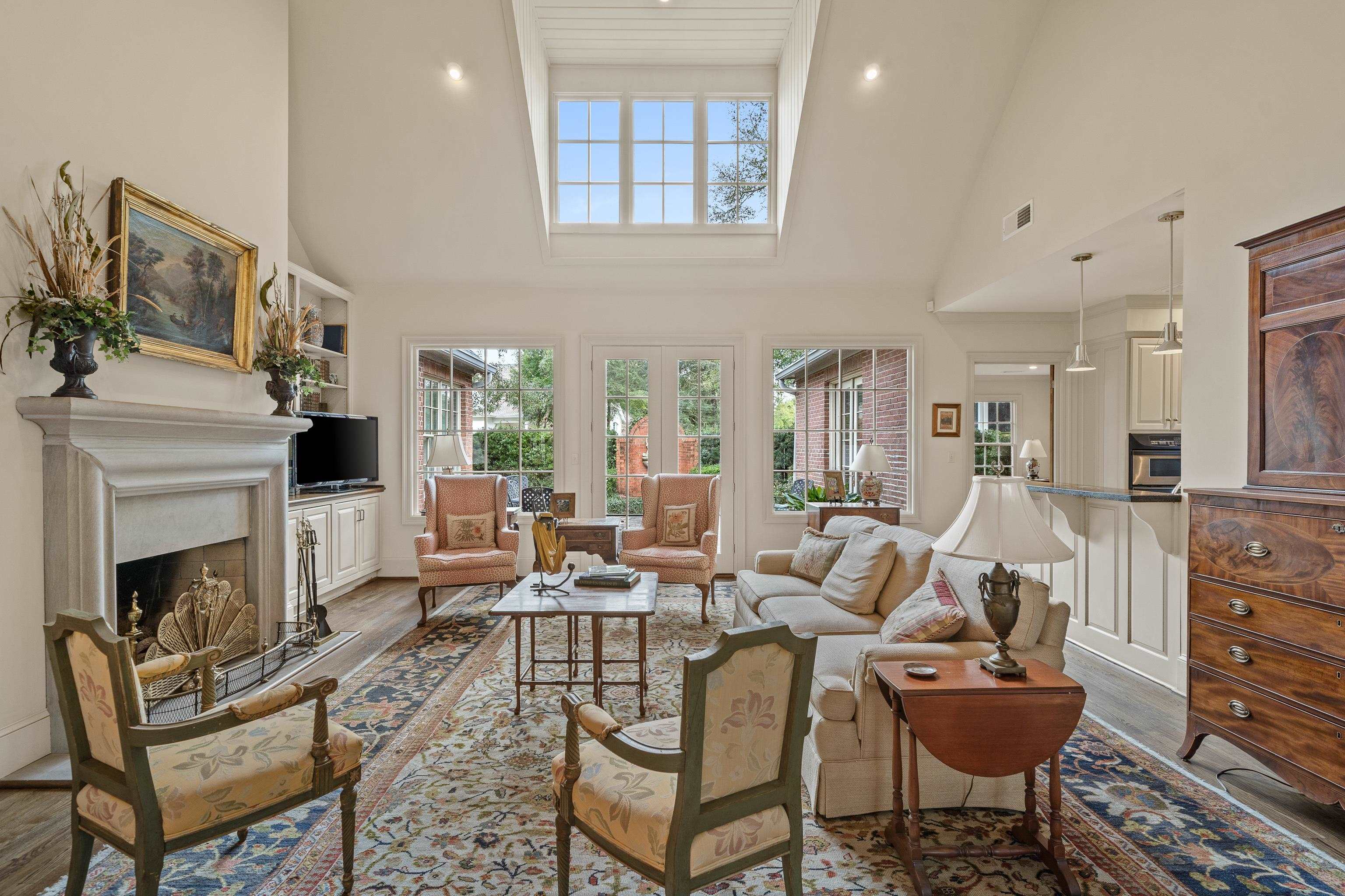 18450 Point Clear Court Fairhope, AL 36532 - Photo 11 of 44 Living Room