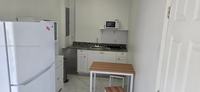 $1,500 | 13440 Southwest 178th Street, Unit EFFICIENCY, Miami, FL 33177