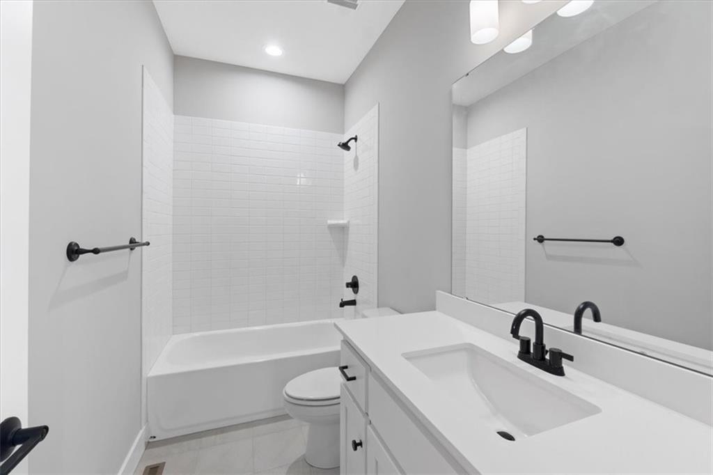 25029 West 94th Terrace Lenexa, KS 66227 - Photo 8 of 42