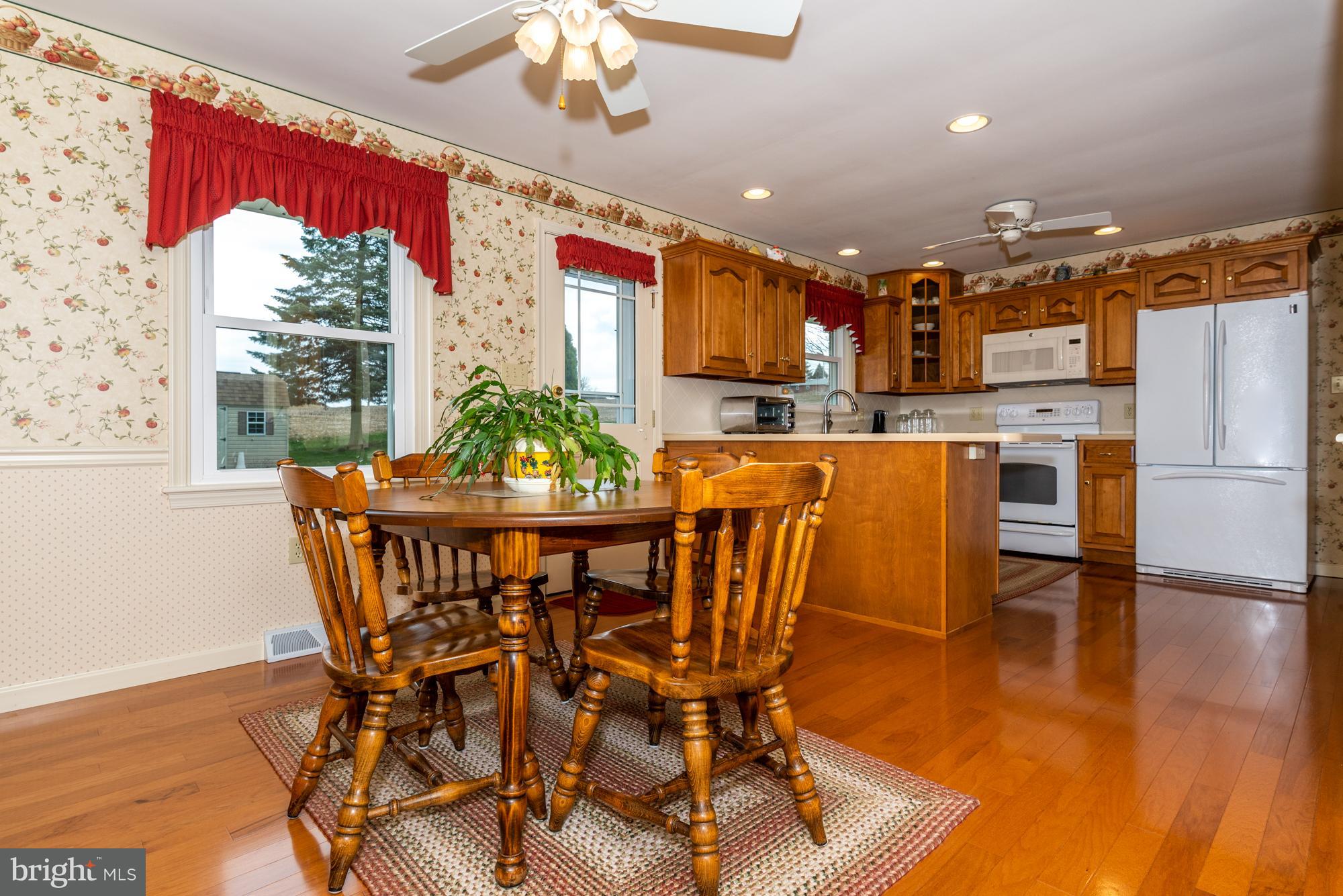 21 Elser Hill Road Lititz, PA 17543 - Photo 7 of 23 Dining Area/Kitchen