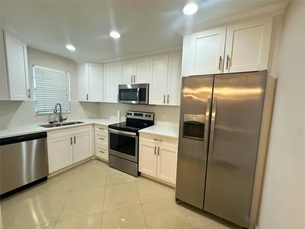 $1,725 | 2420 DC Country Club Boulevard, Unit 306, Deerfield Beach, FL 33442
