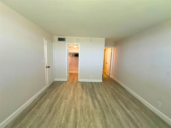 $1,725 | 2420 DC Country Club Boulevard, Unit 306, Deerfield Beach, FL 33442