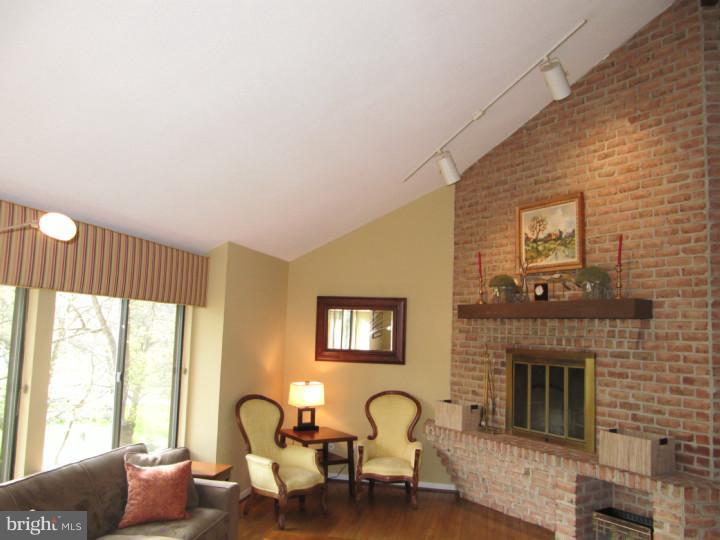 689 North Valley Road Paoli, PA 19301 - Photo 2 of 18 Living Room