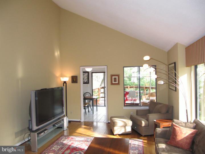 689 North Valley Road Paoli, PA 19301 - Photo 3 of 18 Living Room