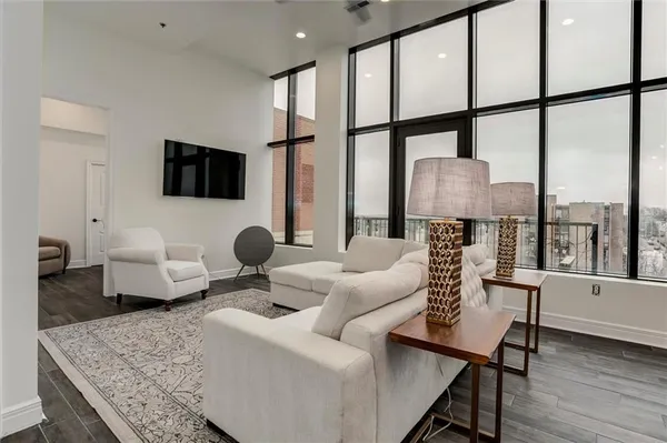 $390,000 | 2940 Baltimore Avenue, Unit 1505, Kansas City, MO 64108