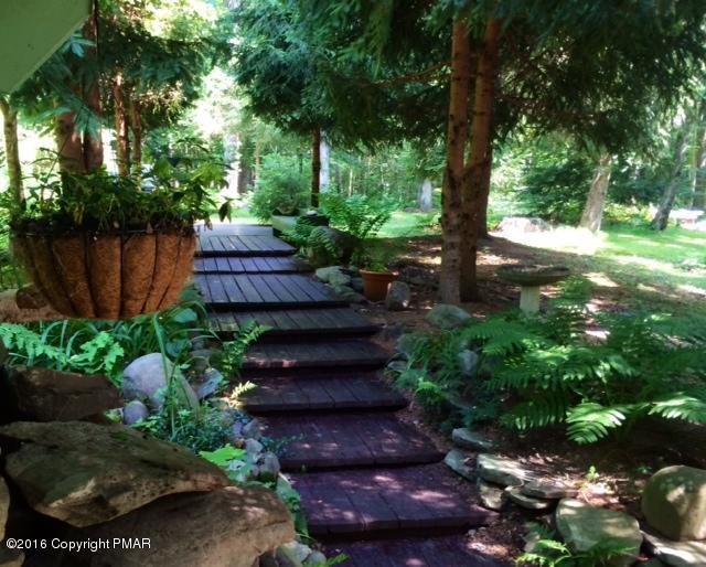 498 Grange Road Mount Pocono, PA 18344 - Photo 2 of 39 Wooden Steps
