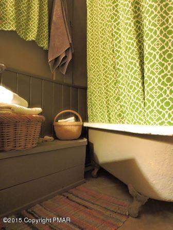 498 Grange Road Mount Pocono, PA 18344 - Photo 22 of 39 Main Bath Tub Area