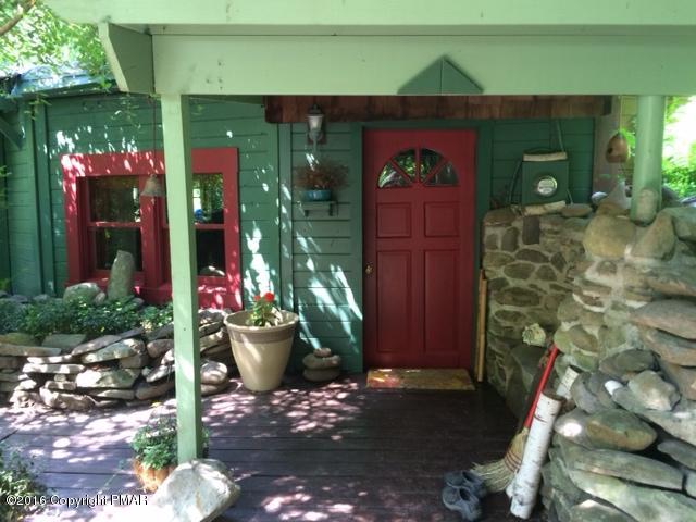 498 Grange Road Mount Pocono, PA 18344 - Photo 4 of 39 Front Door Area