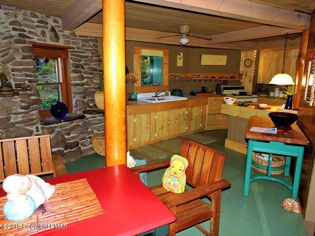 498 Grange Road Mount Pocono, PA 18344 - Photo 10 of 39 Kitchen & Dining Layouts