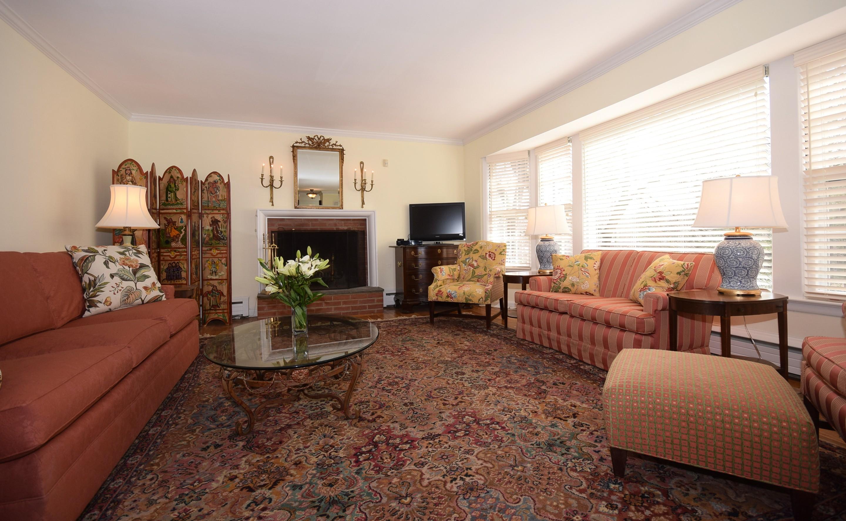 32 Gerdes Road New Canaan, CT 06840 - Photo 3 of 15 4 B.jpg