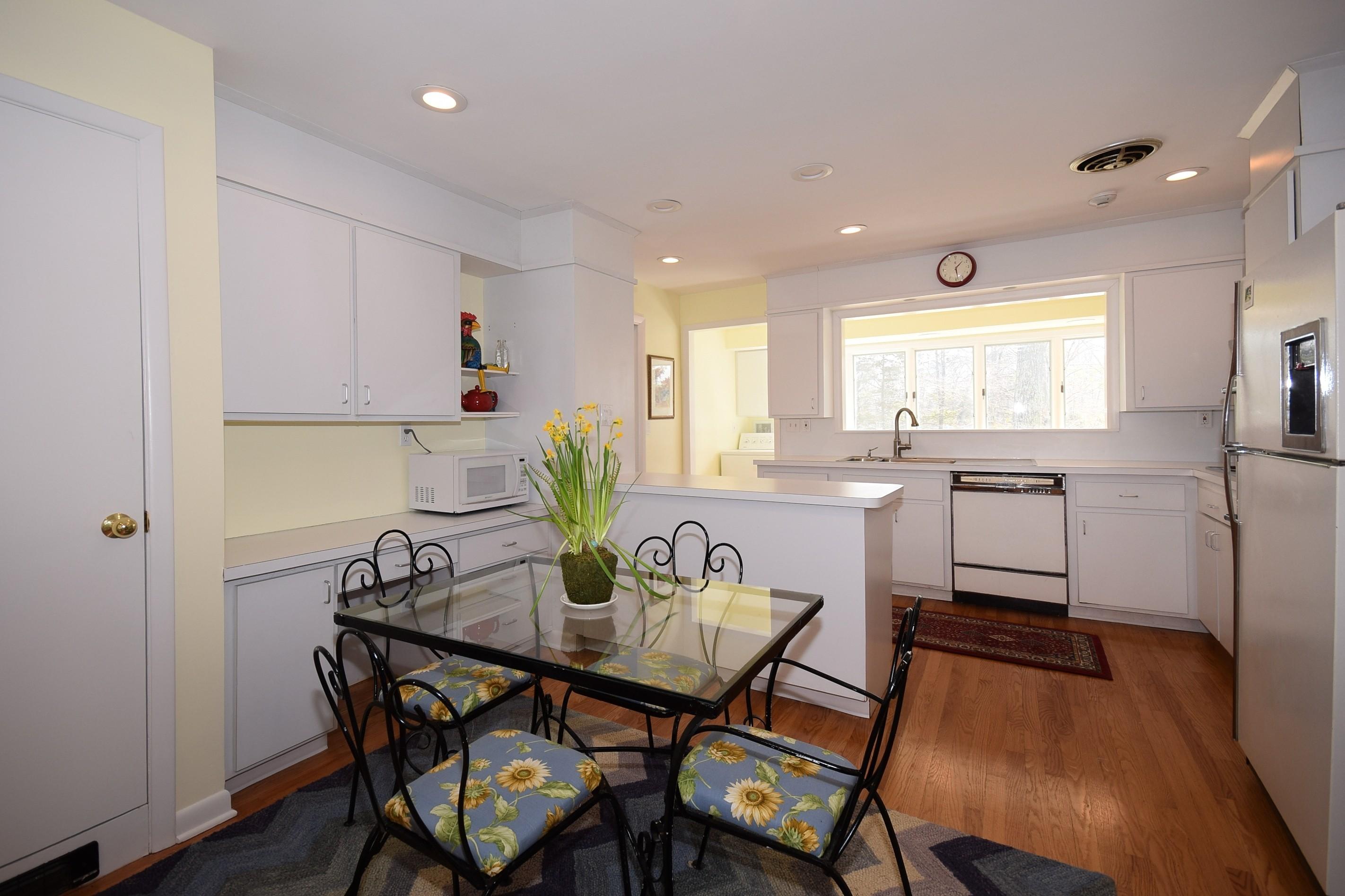32 Gerdes Road New Canaan, CT 06840 - Photo 7 of 15 8 E.jpg
