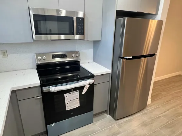 $2,400 | 1971 Southeast 5th Court, Unit 303E, Pompano Beach, FL 33060