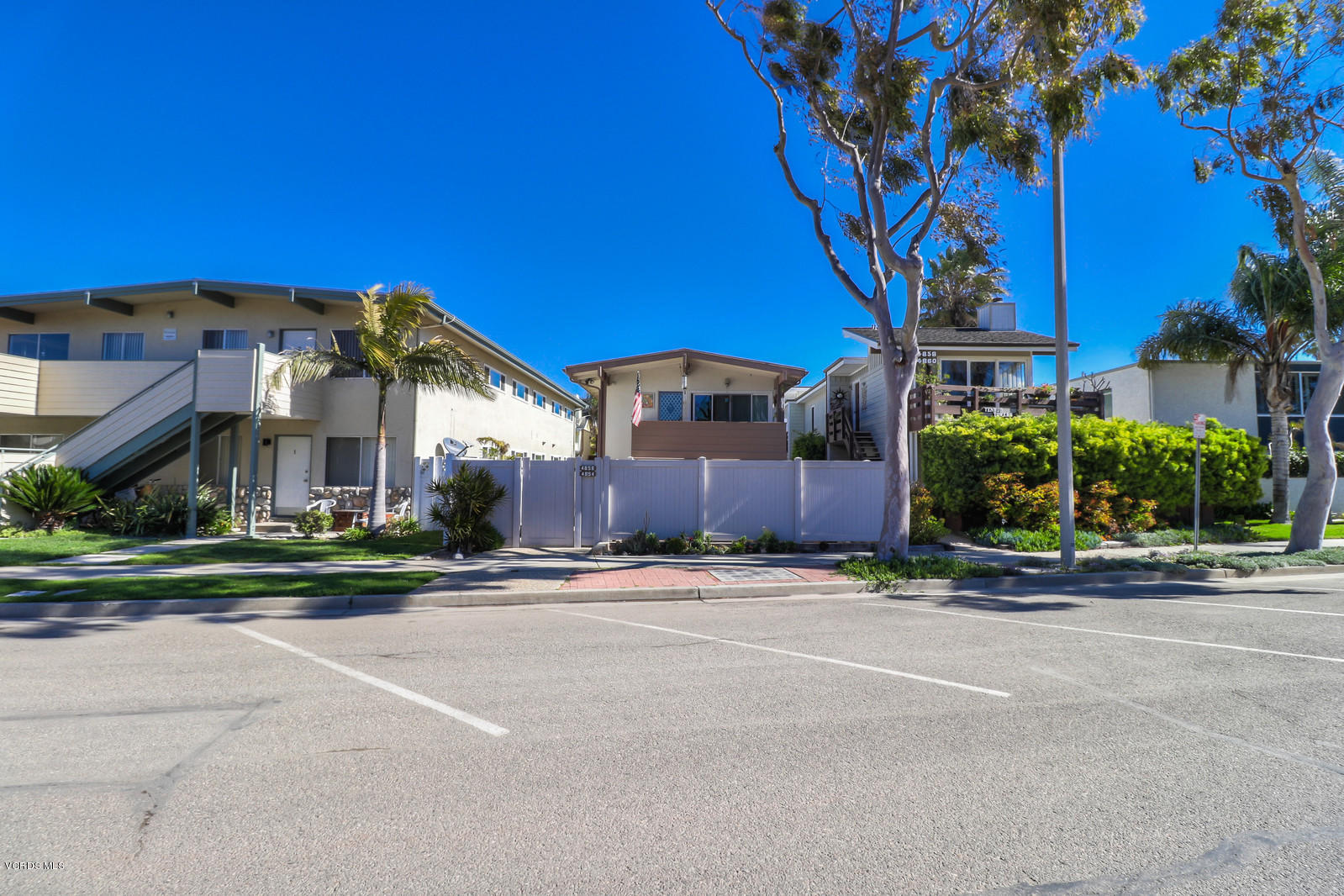 4854 Sandyland Road Carpinteria, CA 93013 - Photo 2 of 52 02_F84854_Sandyland_Rd2_mls