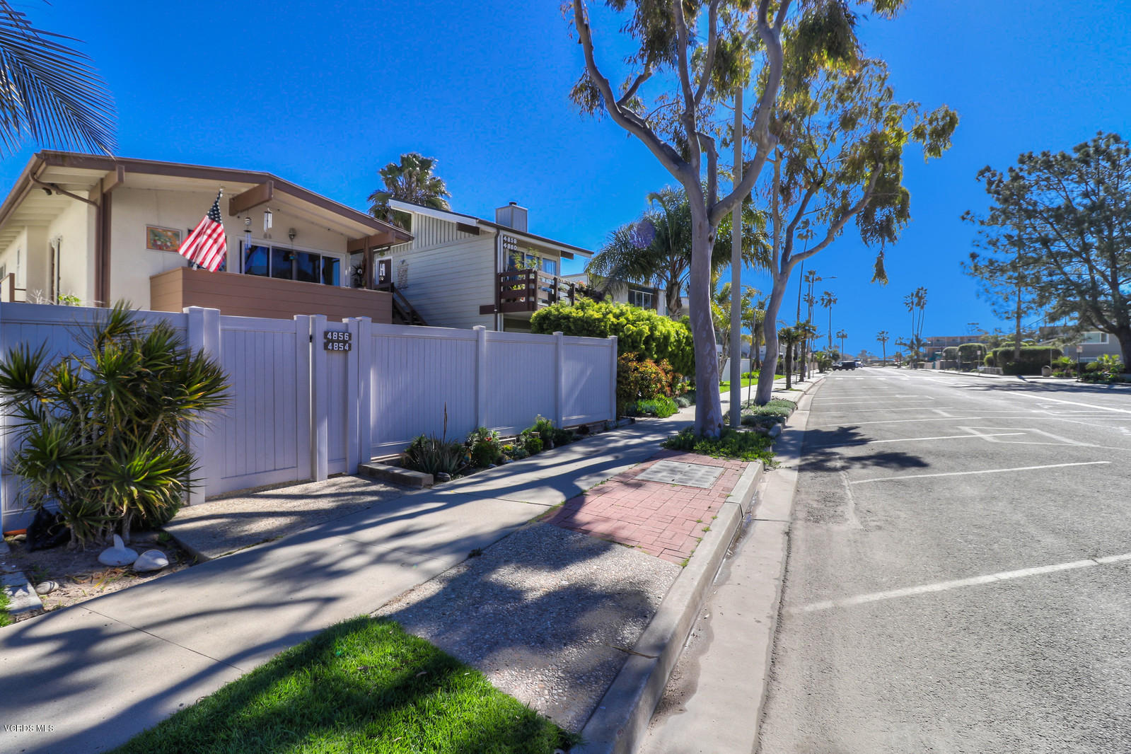 4854 Sandyland Road Carpinteria, CA 93013 - Photo 3 of 52 03_F84854_Sandyland_Rd3_mls