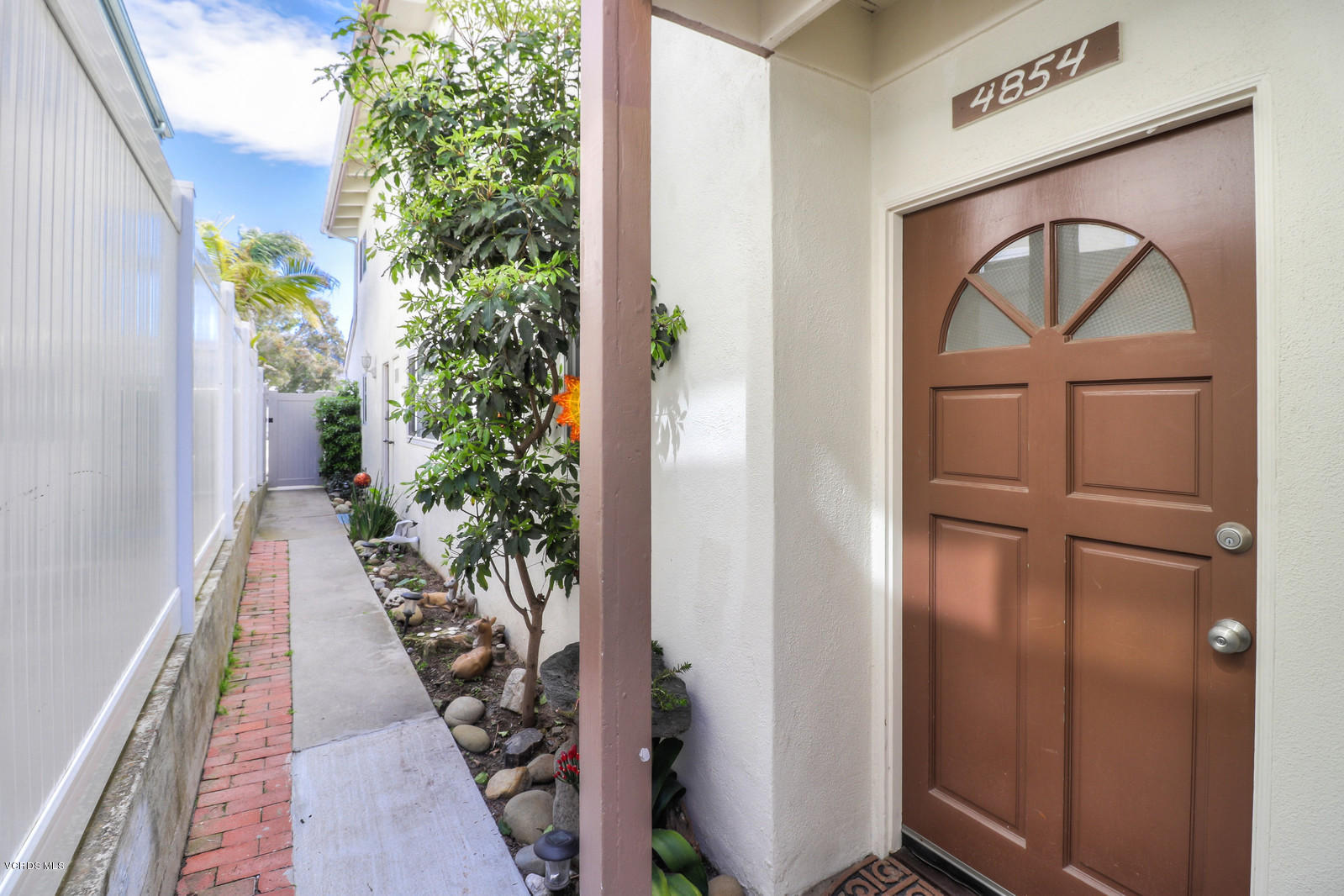 4854 Sandyland Road Carpinteria, CA 93013 - Photo 10 of 52 11_F84854_Sandyland_Rd32_mls