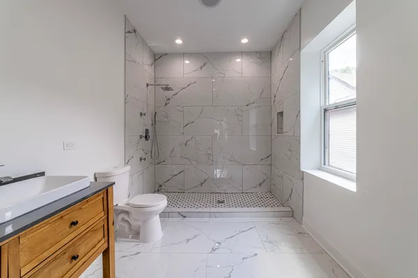 $3,000 | 6911 South Kimbark Avenue, Unit 1, Chicago, IL 60637