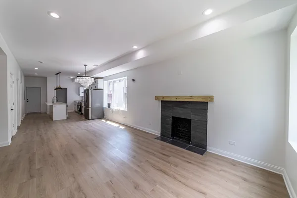 $3,000 | 6911 South Kimbark Avenue, Unit 1, Chicago, IL 60637