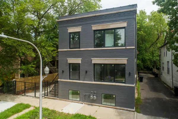 $3,000 | 6911 South Kimbark Avenue, Unit 1, Chicago, IL 60637