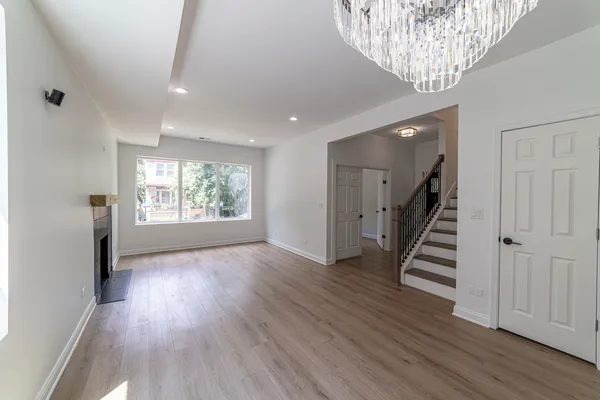 $3,000 | 6911 South Kimbark Avenue, Unit 1, Chicago, IL 60637