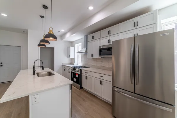 $3,000 | 6911 South Kimbark Avenue, Unit 1, Chicago, IL 60637